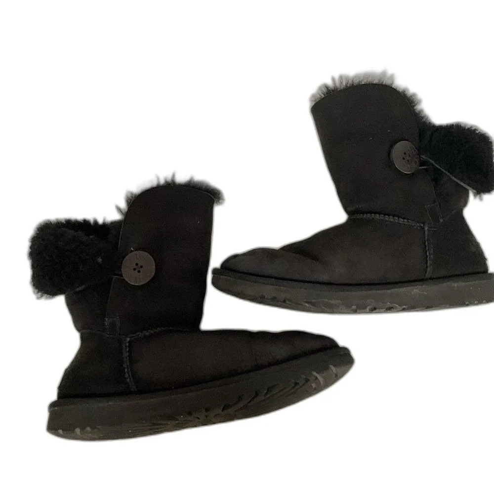 UGG Women's Bailey Button II Black Suede Low Shearling Boot Size 6